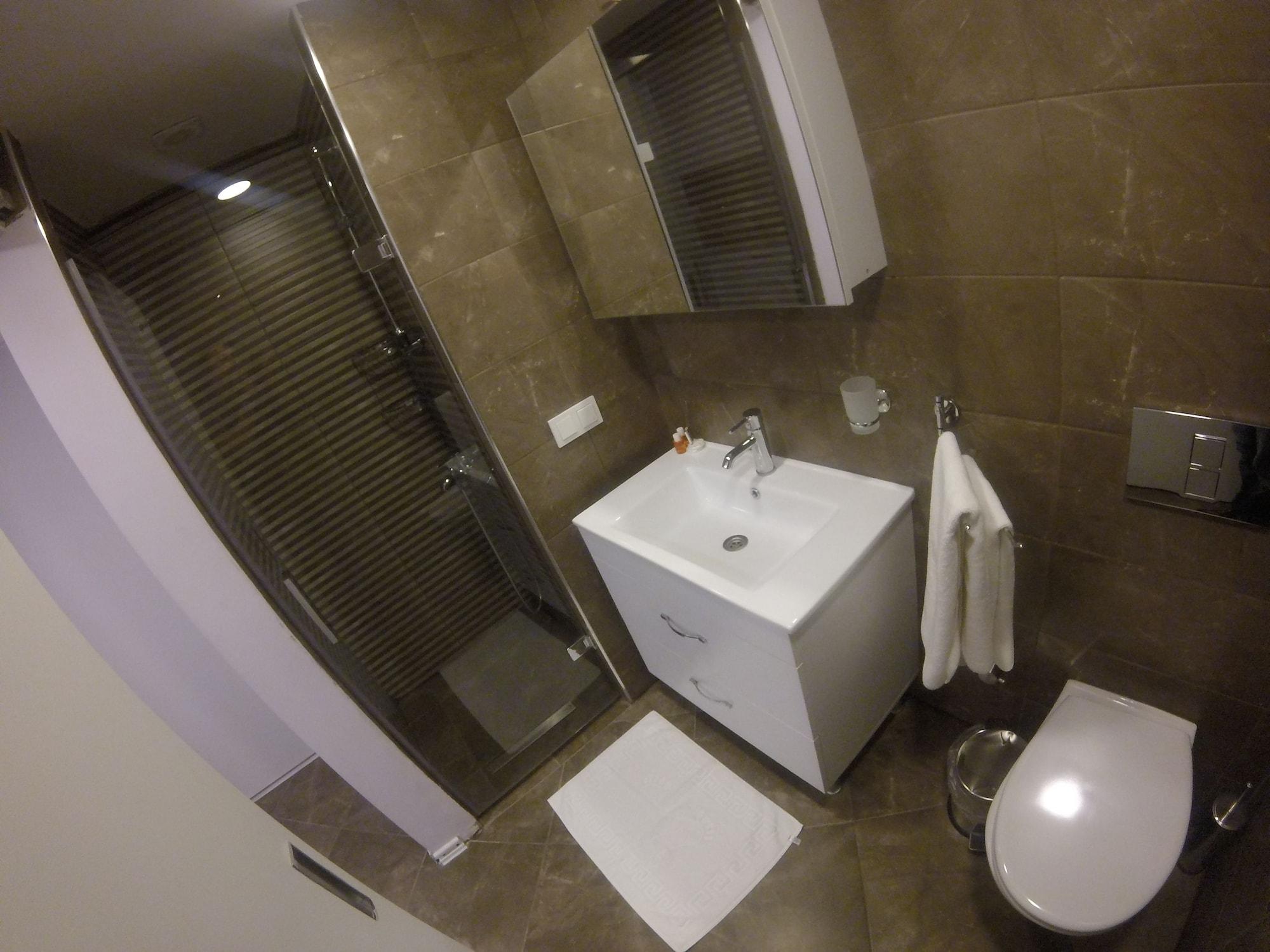 Ucar Royal Hotel Ve Konferans Salonu 아그바 외부 사진