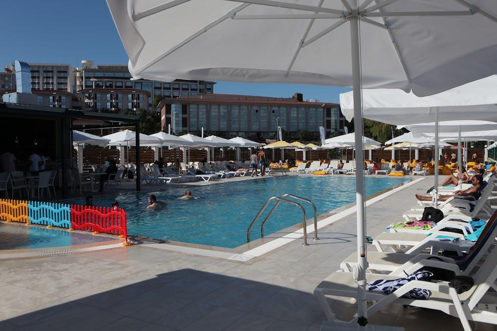 Ucar Royal Hotel Ve Konferans Salonu 아그바 외부 사진