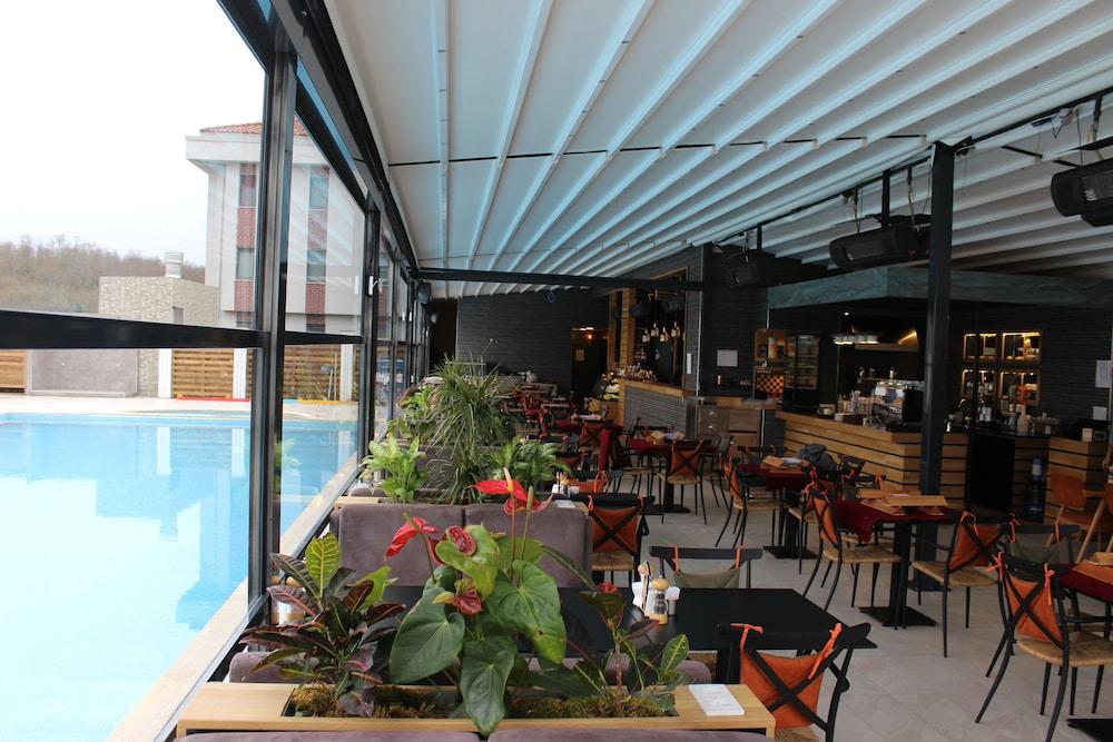 Ucar Royal Hotel Ve Konferans Salonu 아그바 외부 사진