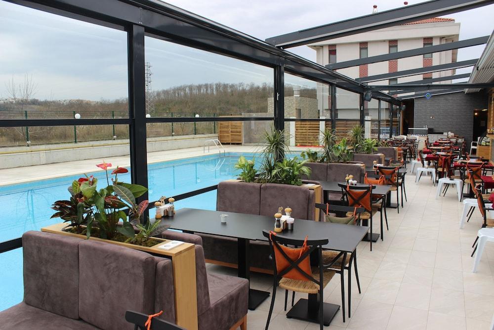Ucar Royal Hotel Ve Konferans Salonu 아그바 외부 사진