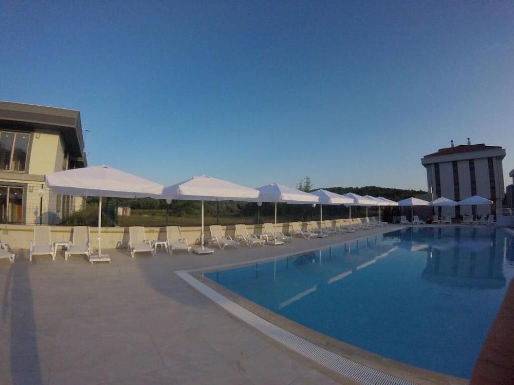 Ucar Royal Hotel Ve Konferans Salonu 아그바 외부 사진