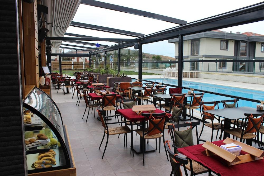 Ucar Royal Hotel Ve Konferans Salonu 아그바 외부 사진