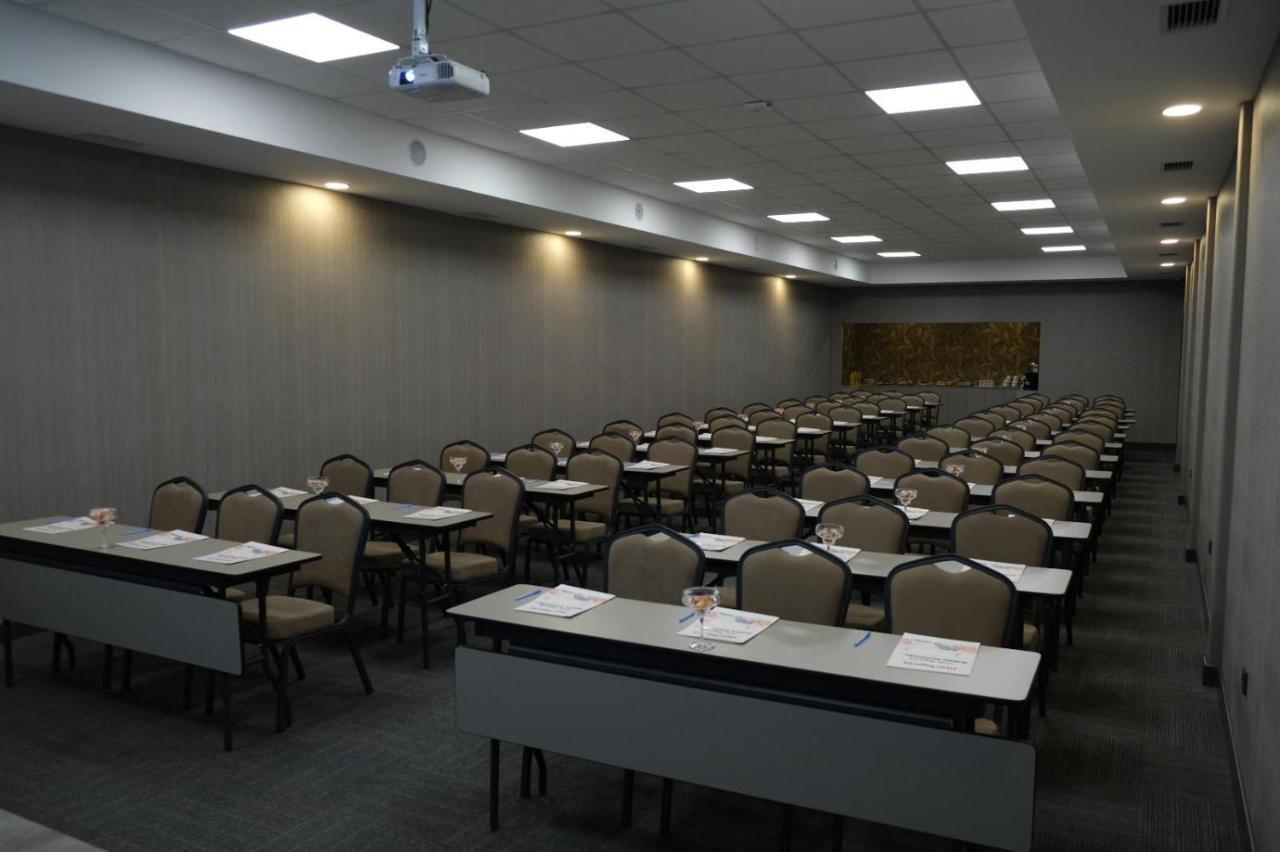 Ucar Royal Hotel Ve Konferans Salonu 아그바 외부 사진